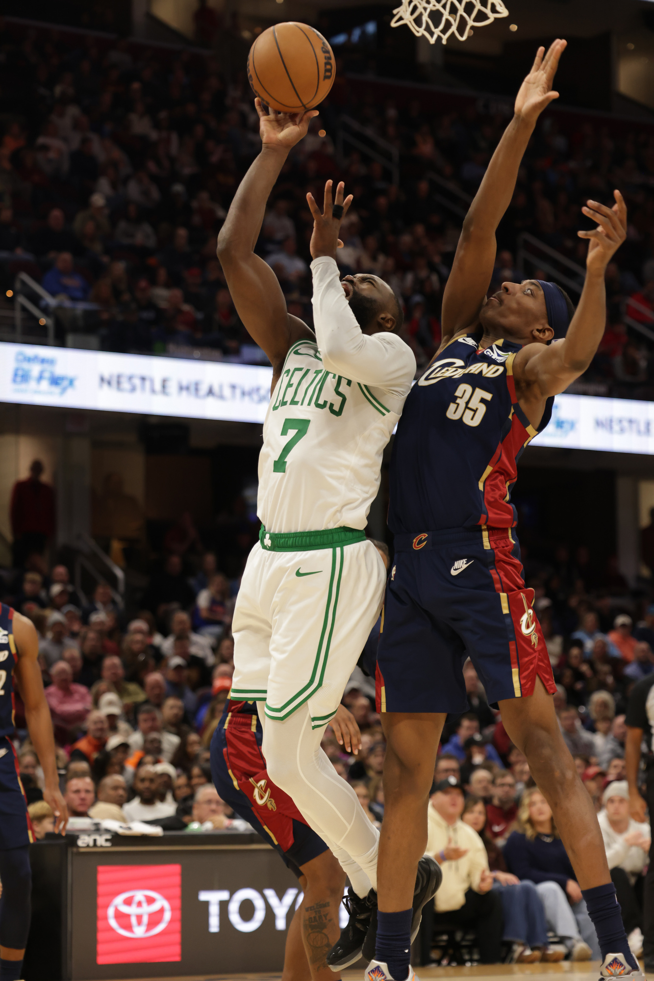 nba action between the cavs and celtics