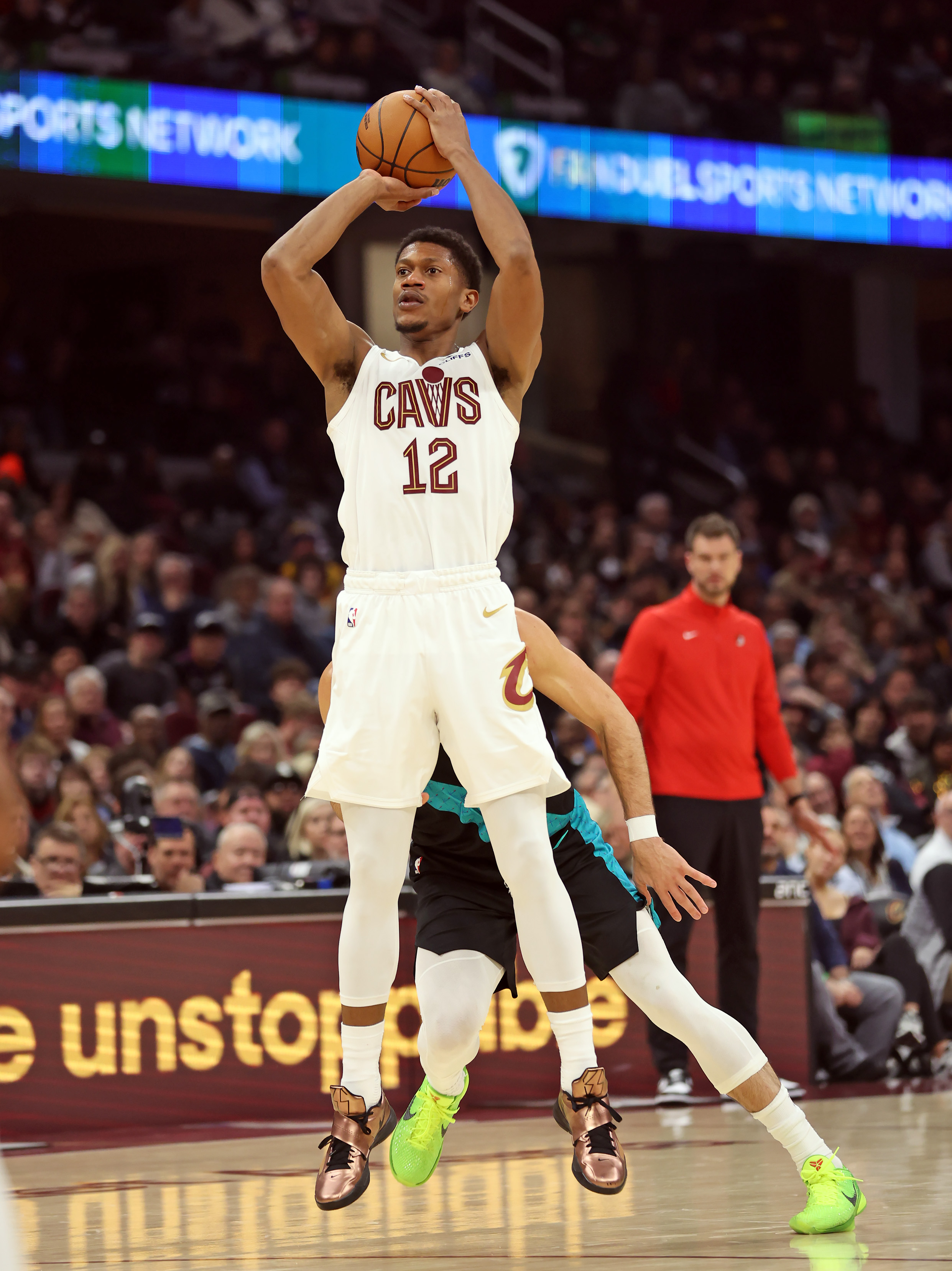 Cleveland Cavaliers forward De'Andre Hunter shoots against the Portland Trail Blazers in the first half of play. 