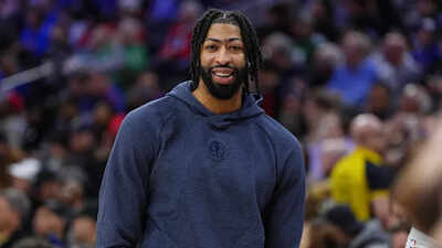Is Anthony Davis playing tonight vs the Miami Heat? Latest update on the Dallas Mavericks star's injury report (December 3, 2025)