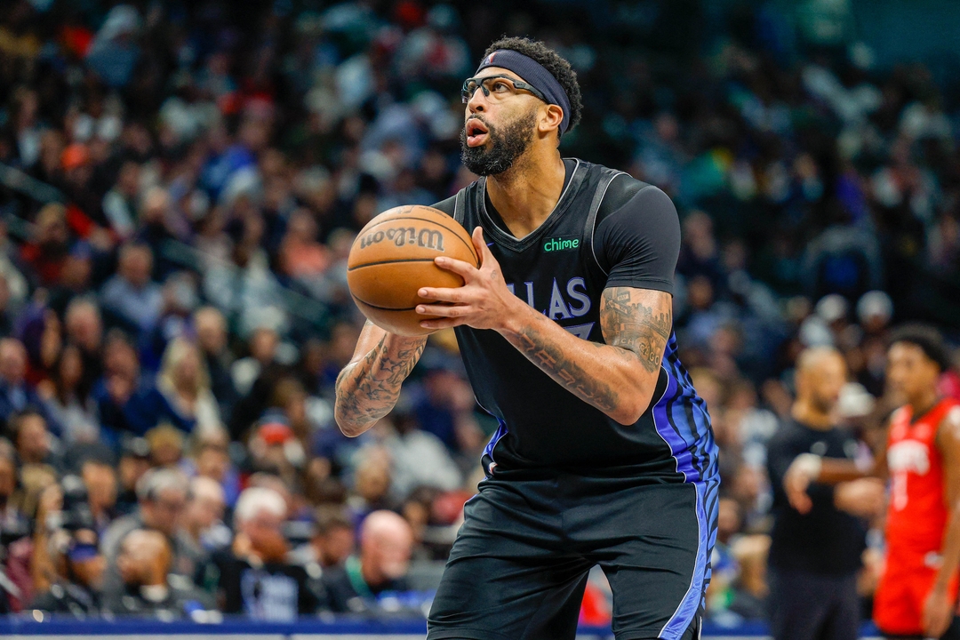 Should Anthony Davis Stay With the Dallas Mavericks?