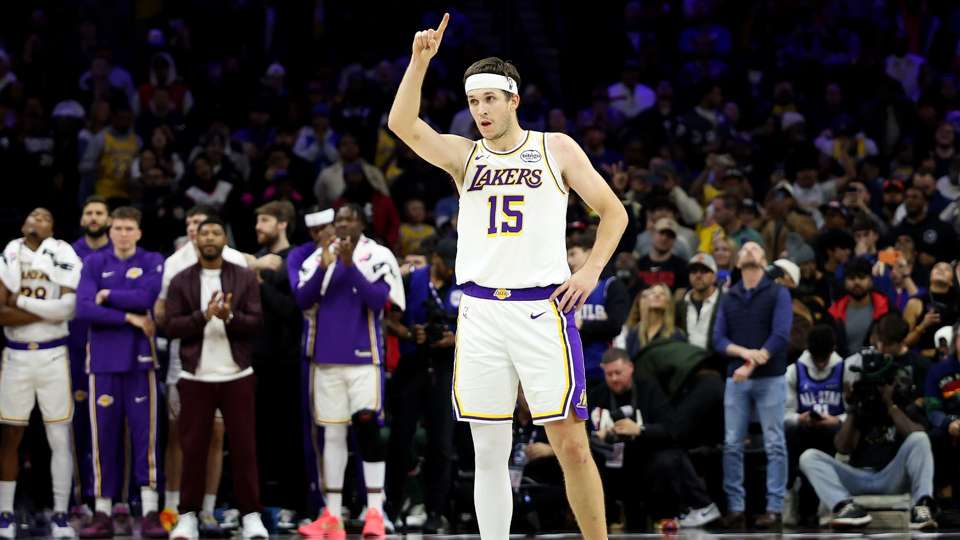 Lakers guard Reaves to miss at least one month