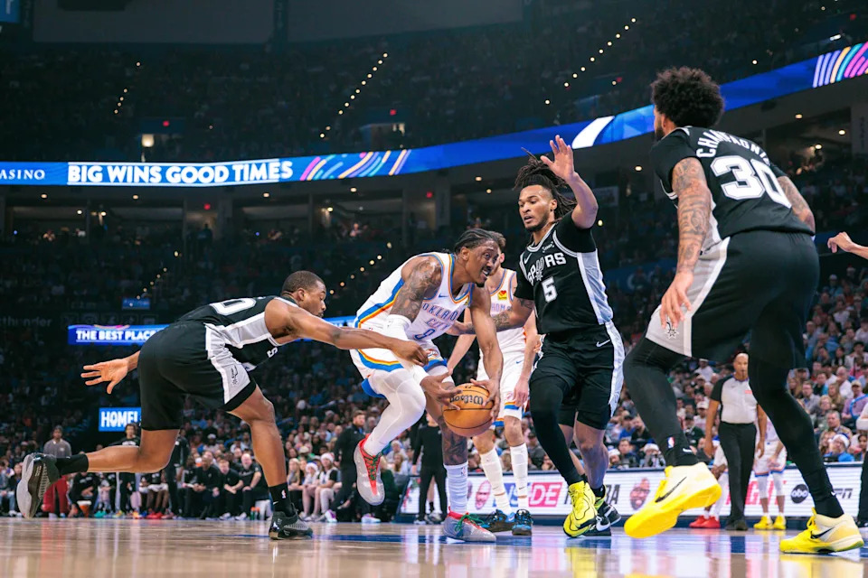 OKLAHOMA CITY, OKLAHOMA - DECEMBER 25: Jalen Williams #8 of the Oklahoma City Thunder drives to the basket during the first half against the San Antonio Spurs at Paycom Center on December 25, 2025 in Oklahoma City, Oklahoma. NOTE TO USER: User expressly acknowledges and agrees that, by downloading and or using this photograph, User is consenting to the terms and conditions of the Getty Images License Agreement. (Photo by William Purnell/Getty Images)