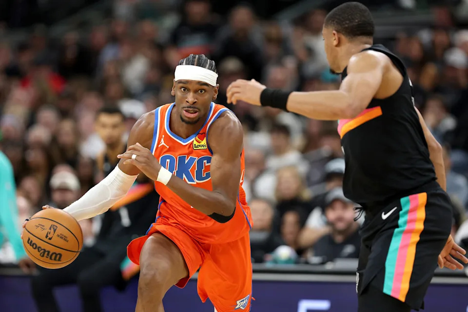 SAN ANTONIO, TEXAS - DECEMBER 23: Shai Gilgeous-Alexander #2 of the Oklahoma City Thunder drives to the basket during the second quarter of the game against the San Antonio Spurs at Frost Bank Center on December 23, 2025 in San Antonio, Texas. (Photo by Kenneth Richmond/Getty Images)