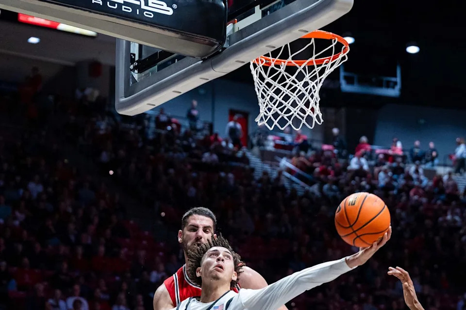 San Diego State guard Miles Byrd (21) shoots a layup during an NCAA Basketball game between Lamar and San Diego State, Wednesday December 10, 2025 at Viejas Arena in San Diego, Calif.