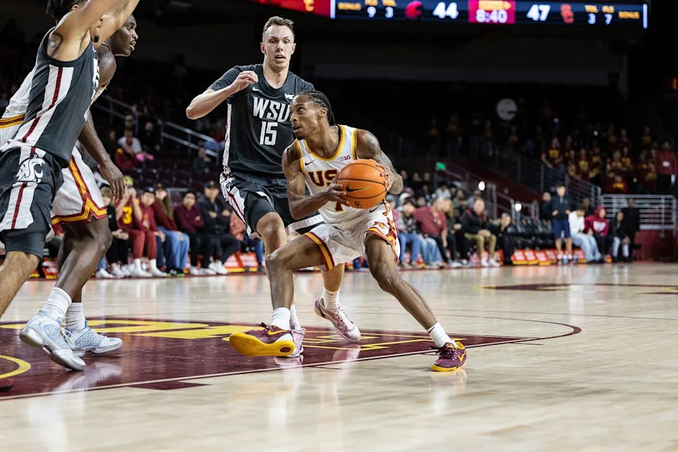 USC guard Jordan Marsh (7) goes up for a shot during a Big Ten Conference college basketball game against the Washington State Cougars, Sunday December 14, 2025 in Los Angeles, Calif.