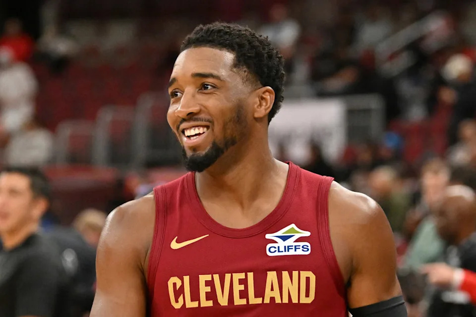 Cleveland Cavaliers guard Donovan Mitchell (45)