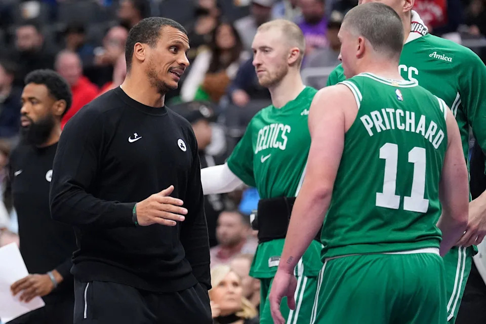 Dec 7, 2025; Toronto, Ontario, CAN; Boston Celtics head coach Joe Mazzulla talks to Boston Celtics guard Payton Pritchard (11) during a break in the action against the Toronto Raptors in the second half at Scotiabank Arena. Mandatory Credit: John E. Sokolowski-Imagn Images