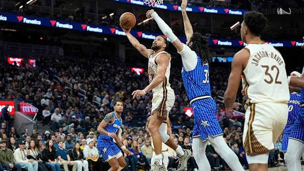 Steph Curry led the Warriors to victory. 