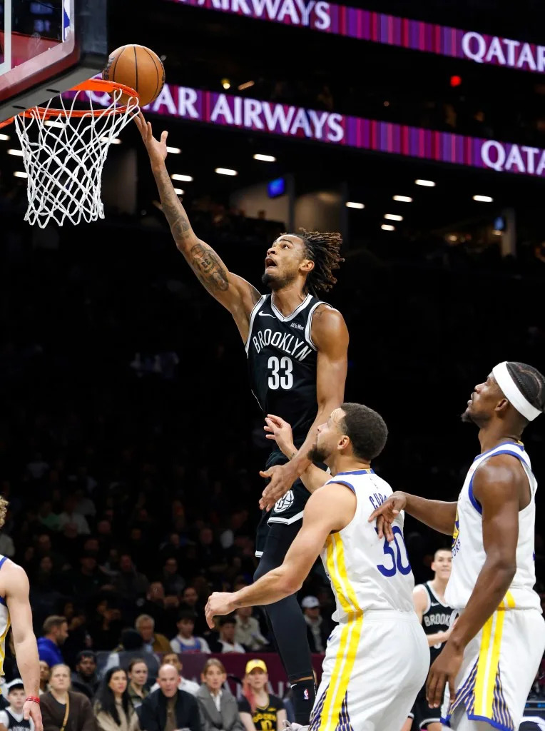 Nic Claxton #33 of the Brooklyn Nets goes up for a shot over Stephen Curry #30 of the Golden State Warriors during the second half. Robert Sabo for NY Post