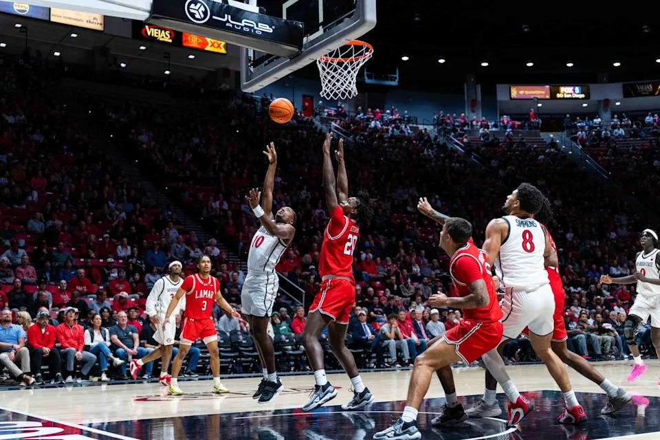 San Diego State guard BJ Davis (10) makes a shot during an NCAA Basketball game between Lamar and San Diego State, Wednesday December 10, 2025 at Viejas Arena in San Diego, Calif.