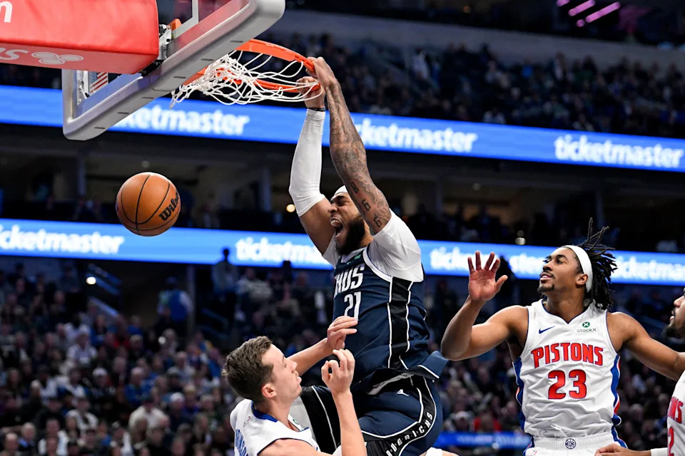 Dallas Mavericks forward Daniel Gafford (21) dunks the ball over Detroit Pistons forward Duncan Robinson (55) during the second quarter at American Airlines Center in Dallas on Thursday, Dec. 18, 2025.