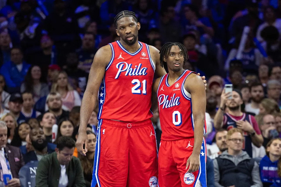 Philadelphia 76ers center Joel Embiid (21) and guard Tyrese Maxey (0)© Bill Streicher-Imagn Images