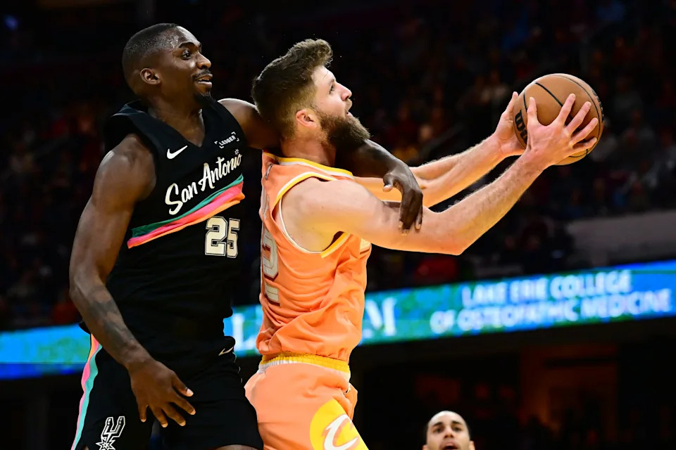 San Antonio Spurs forward David Jones Garcia (25) fouls Cleveland Cavaliers forward Dean Wade (32) on Dec. 5, 2025, in Cleveland.