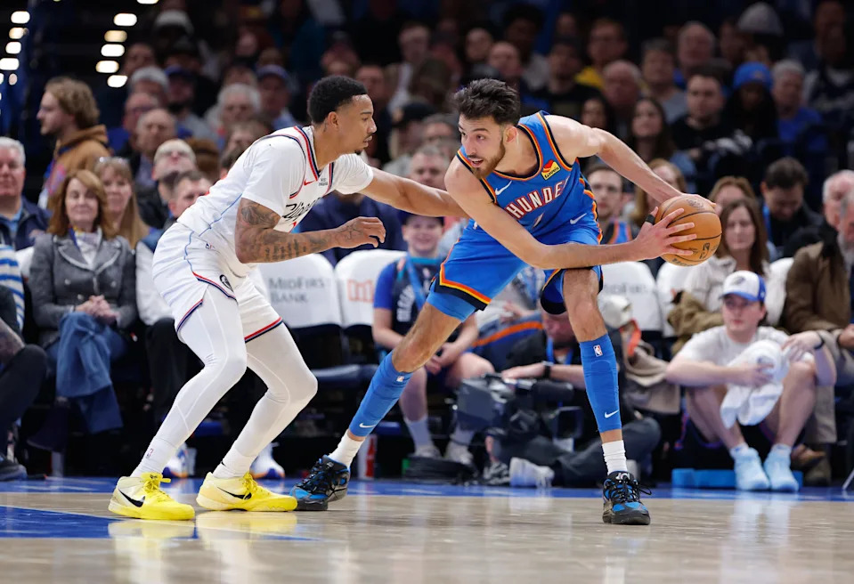 Dec 18, 2025; Oklahoma City, Oklahoma, USA; Oklahoma City Thunder center Chet Holmgren (7) drives against Los Angeles Clippers guard Jordan Miller (22) during the second half at Paycom Center. Mandatory Credit: Alonzo Adams-Imagn Images