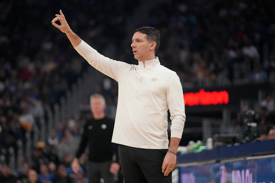 Dec 2, 2025; San Francisco, California, USA; Oklahoma City Thunder head coach Mark Daigneault calls a play against the Golden State Warriors in the first quarter at the Chase Center. Mandatory Credit: Cary Edmondson-Imagn Images