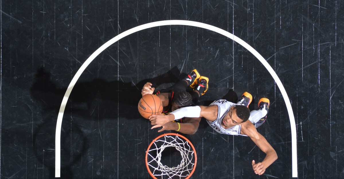 Open Thread: Victor Wembanyama tallies his 100th straight game with a dunk