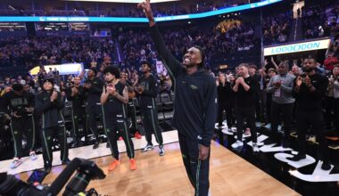 Brandin Podziemski gives Kevon Looney his flowers