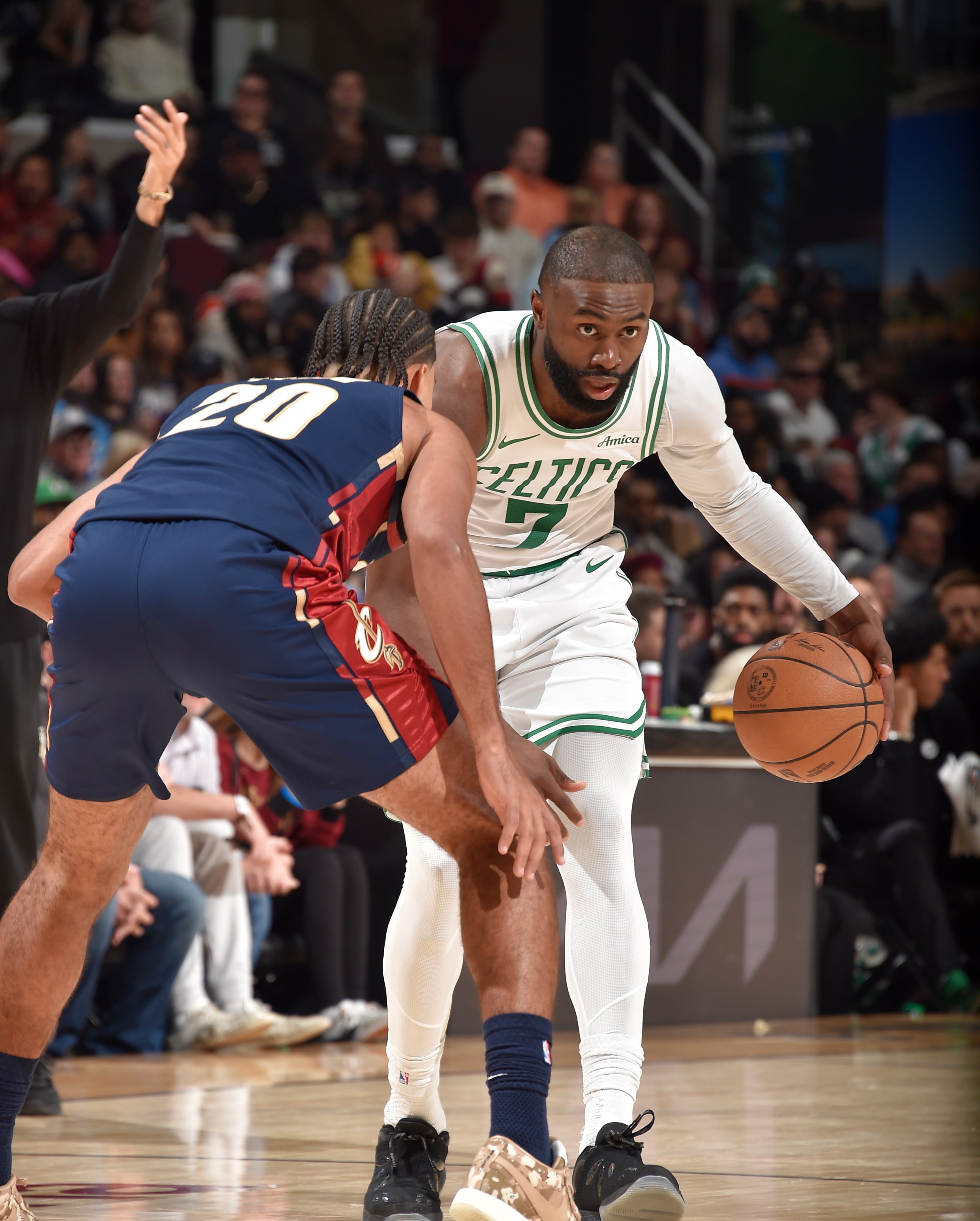CLEVELAND, OH - NOVEMBER 30: Jaylen Brown #7 of the Boston Celtics looks to pass the ball during the game against the Cleveland Cavaliers on November 30, 2025 at Rocket Arena in Cleveland, Ohio. NOTE TO USER: User expressly acknowledges and agrees that, by downloading and/or using this Photograph, user is consenting to the terms and conditions of the Getty Images License Agreement. Mandatory Copyright Notice: Copyright 2025 NBAE (Photo by David Liam Kyle/NBAE via Getty Images)