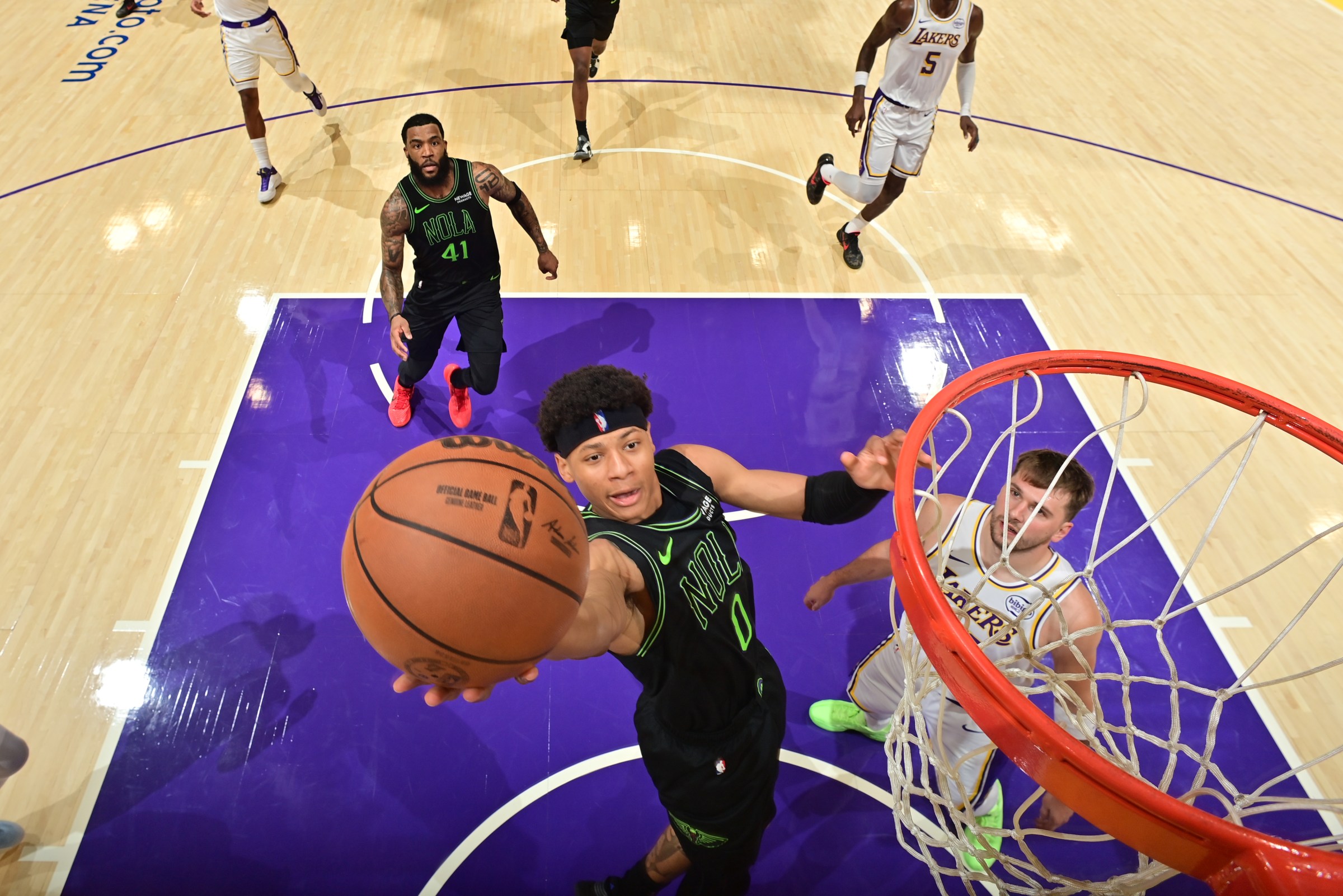 LOS ANGELES, CA - NOVEMBER 30: Jeremiah Fears #0 of the New Orleans Pelicans drives to the basket during the game against the Los Angeles Lakers on November 30, 2025 at Crypto.Com Arena in Los Angeles, California. NOTE TO USER: User expressly acknowledges and agrees that, by downloading and/or using this Photograph, user is consenting to the terms and conditions of the Getty Images License Agreement. Mandatory Copyright Notice: Copyright 2025 NBAE (Photo by Adam Pantozzi/NBAE via Getty Images)