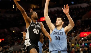 Highlights: Barnes and Fox combine for 60 points in win over Grizzlies