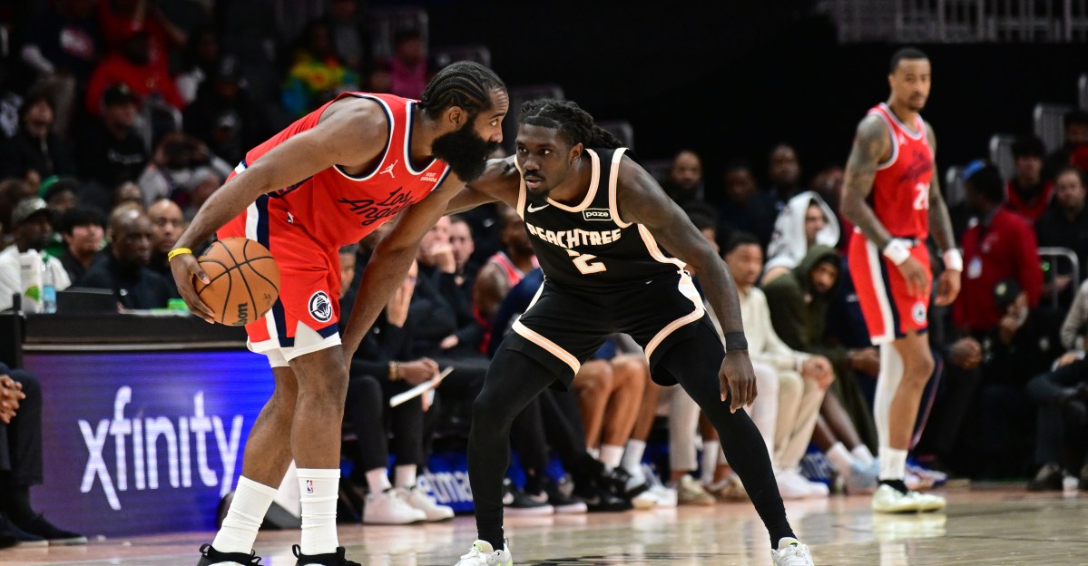 Short-handed Hawks overwhelmed by Clippers in 115–92 home loss