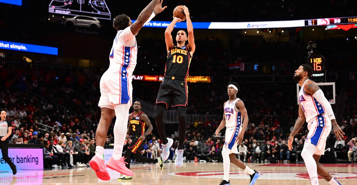 Hawks finish off 76ers in the clutch, win 120-117