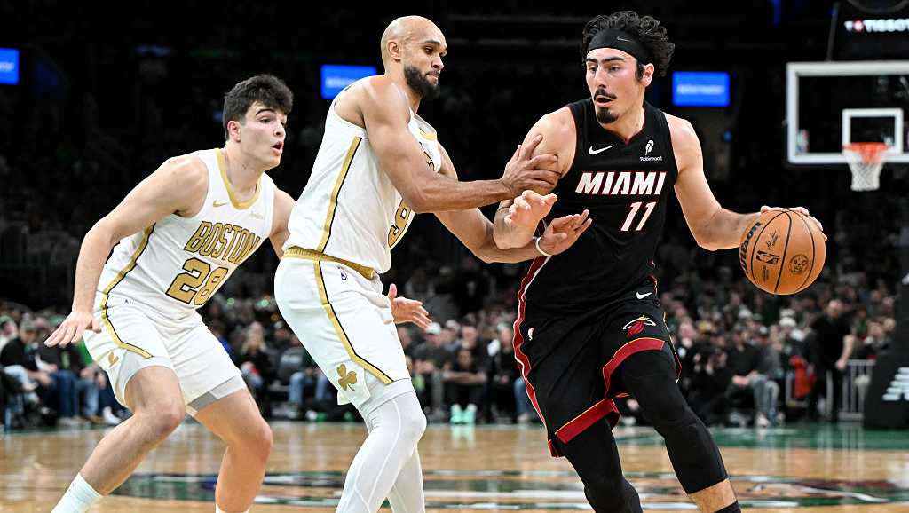 Derrick White scores season-high 33, hits nine 3s as Celtics pull away from Heat 129-116