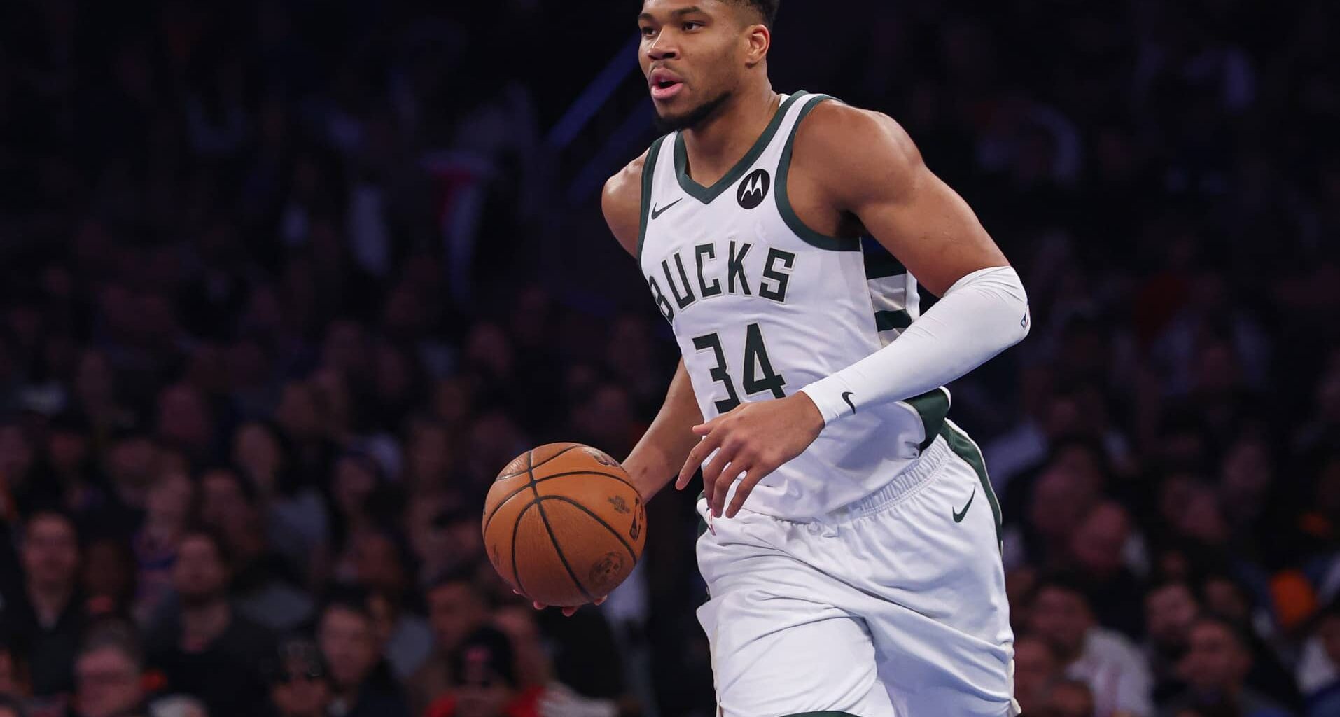 Giannis Antetokounmpo Sends Strong Message About Bucks Future Amid Latest Trade Rumors