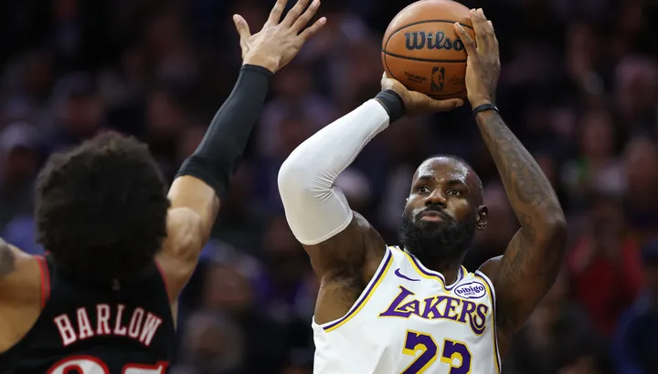 NBA: LeBron James puts on a show as LA Lakers see off Philadelphia 76ers
