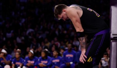 Fourth-quarter blowout exposes Lakers