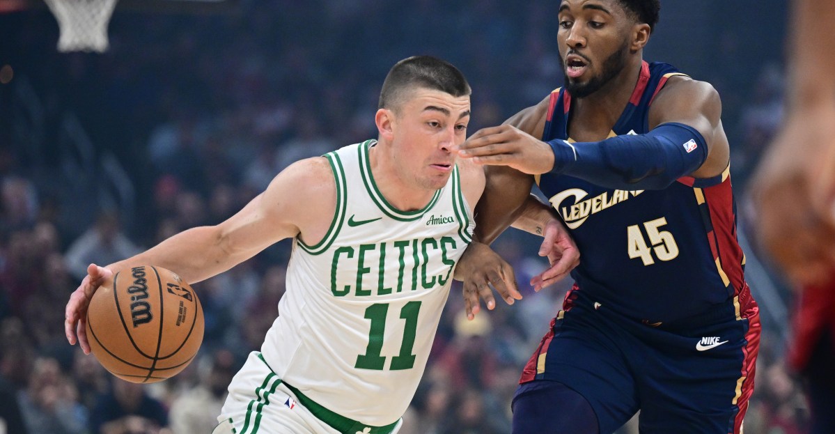 Celtics hang on in Cleveland, beat Cavs 117-115