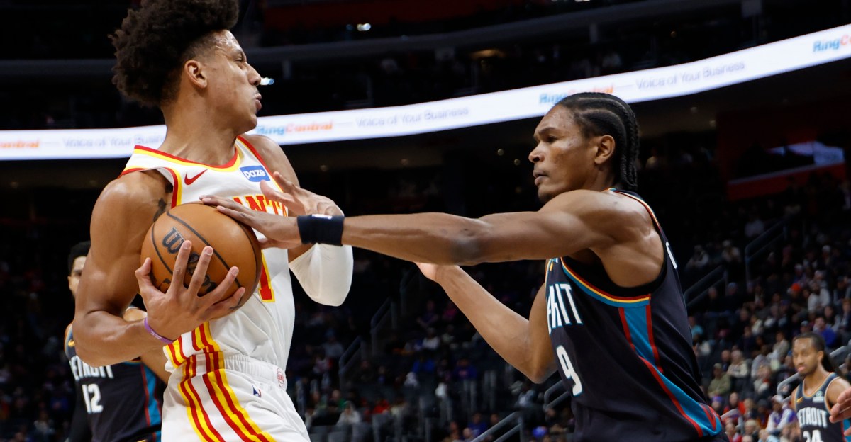 Slugfest ends with missed tip-in, Hawks fall to Pistons, 99-98