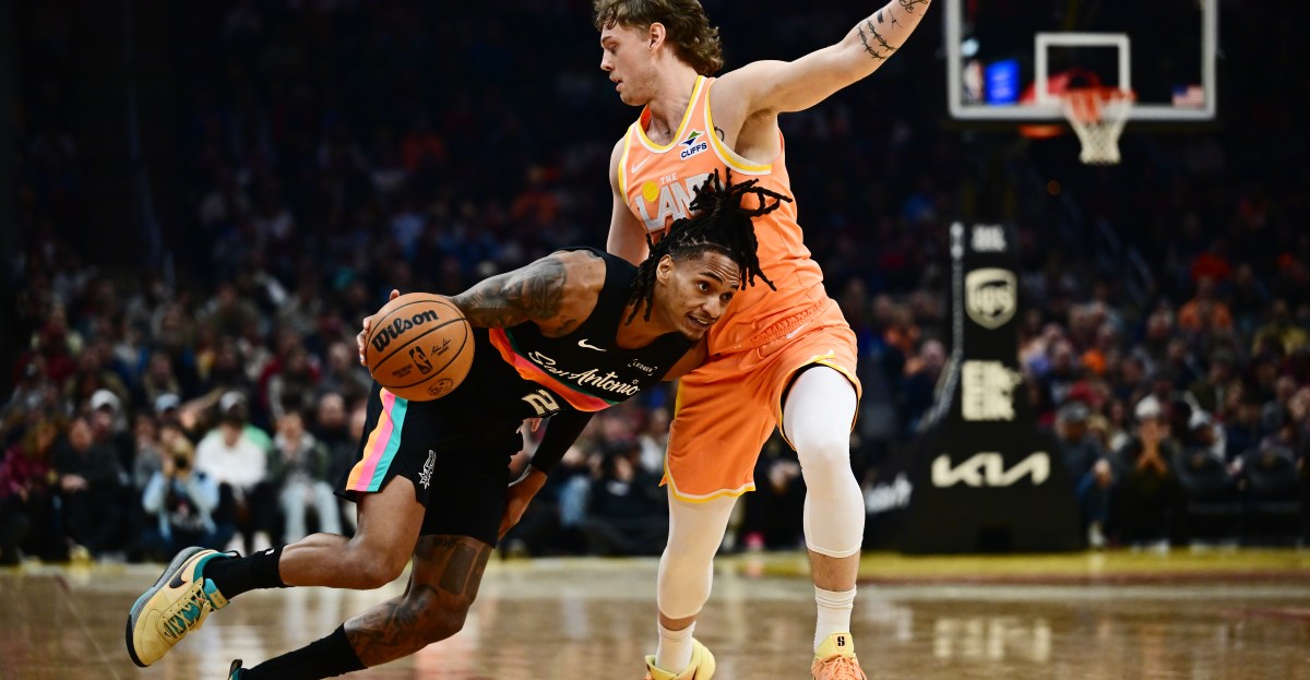 Highlights: Fox and Vassell combine for 53 points against Cavs