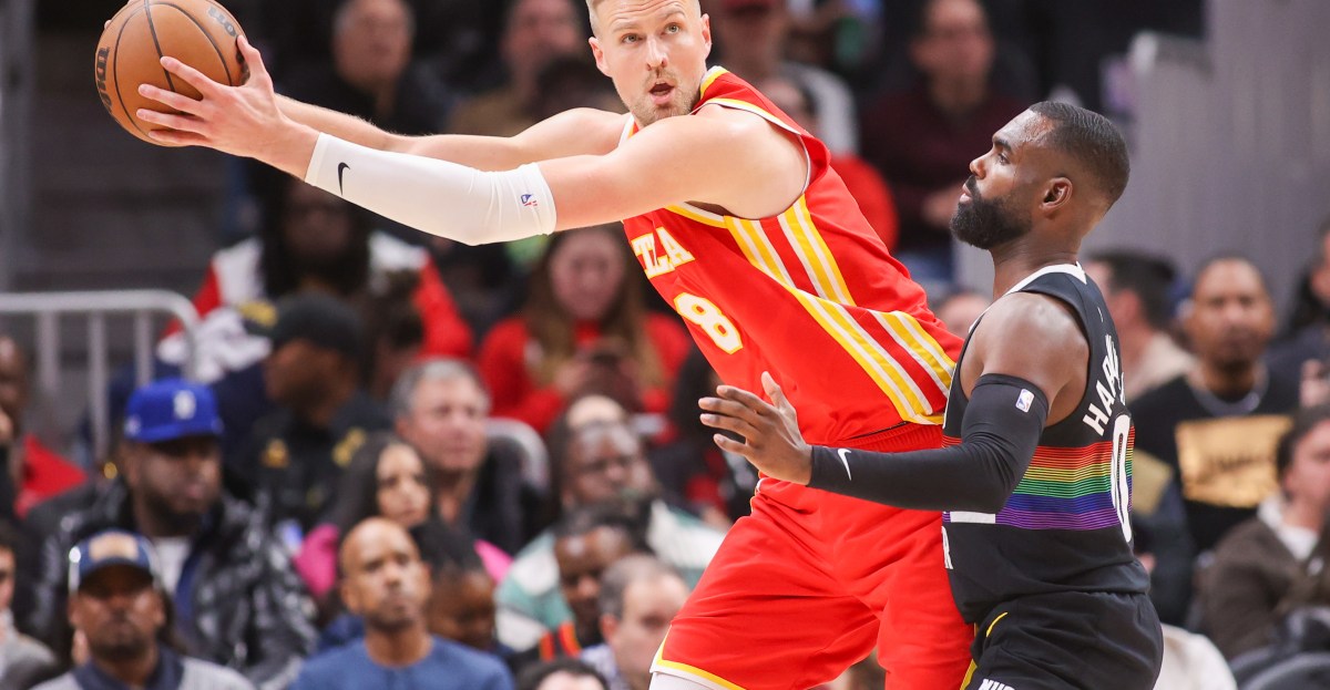 Joker pulls off a heist! Hawks lose thriller in Atlanta