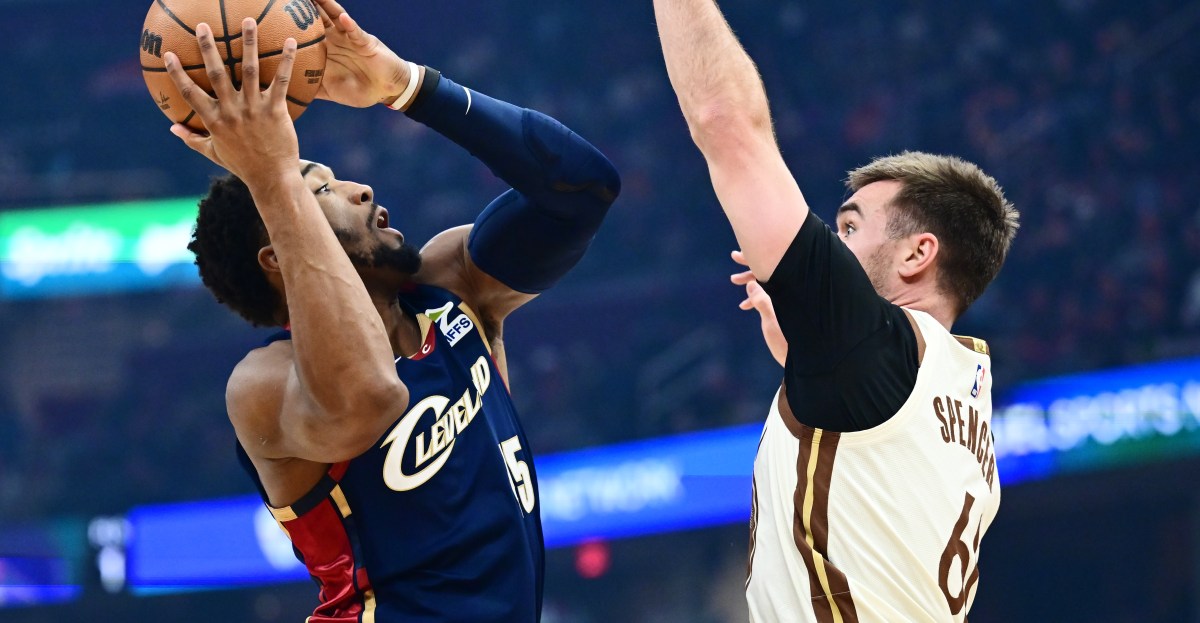 Cavs run out of gas, fall to Warriors 99-94