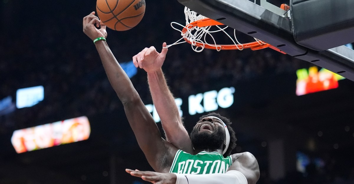Celtics hold off Raptors rally to extend win streak to 5, beat Toronto 121-113