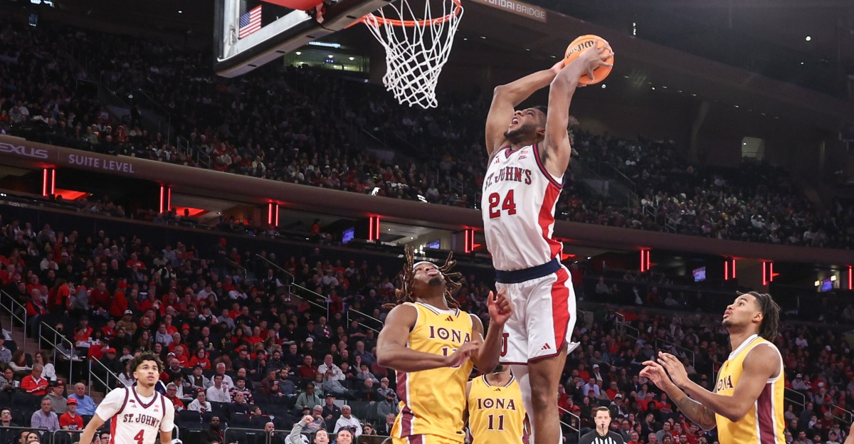 St. John’s men’s basketball surges past Iona with big second half