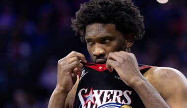 Joel Embiid briefly leaves game with apparent knee injury