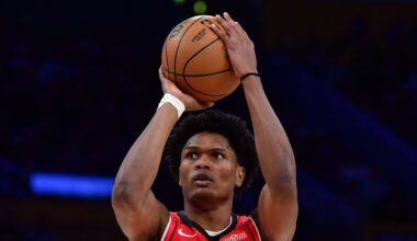 Healthier Rockets take on Cavaliers