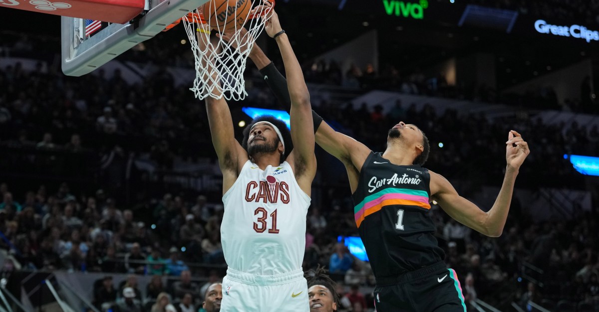 Jarrett Allen leads Cavs to much-needed victory over Spurs