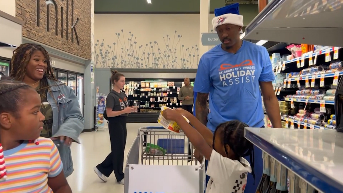 Oklahoma City Thunder's Jalen Williams helps local family with holiday shopping