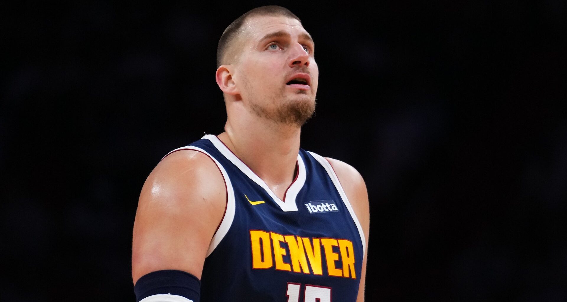 Live Updates: Cavs-Spurs, Mavs-Blazers and Monday's action around the NBA