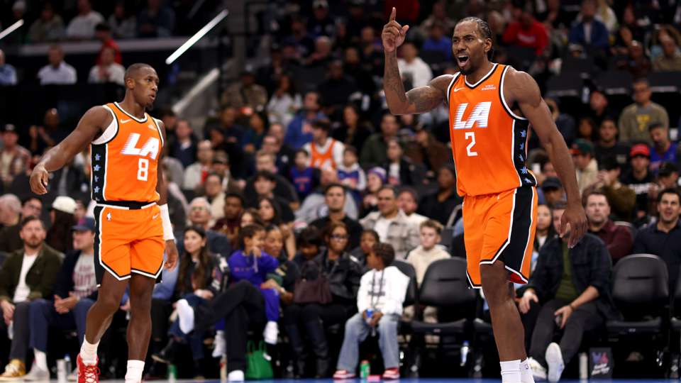 Leonard stays selfless despite tying Clippers' single-game scoring record