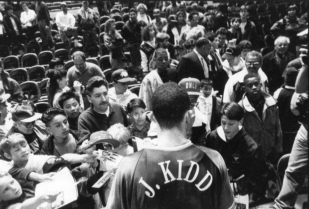 Jason Kidd signs autographs after a championship win on March 14, 1992. (Daniel J. Murphy/Tribune Archives)