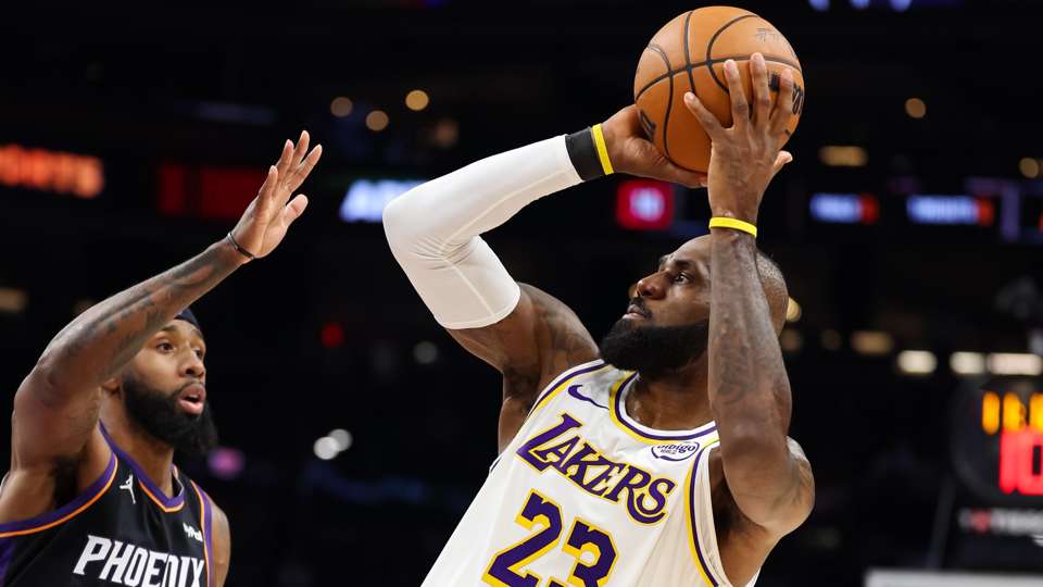 NBA: Lakers hold off Suns; Wolves stay hot
