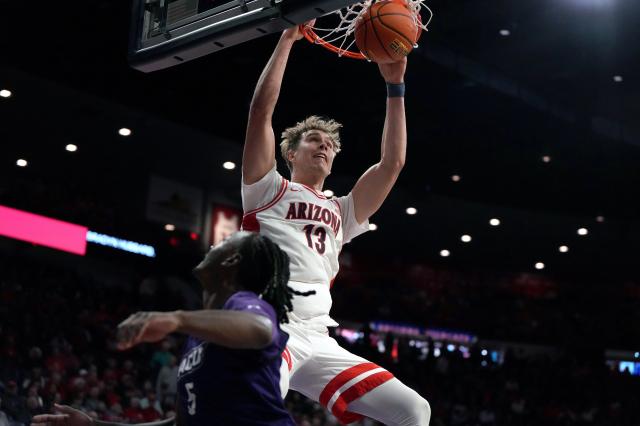 No. 1 Arizona improves to 10-0, cruises past Abilene Christian 96-62 :: WRALSportsFan.com