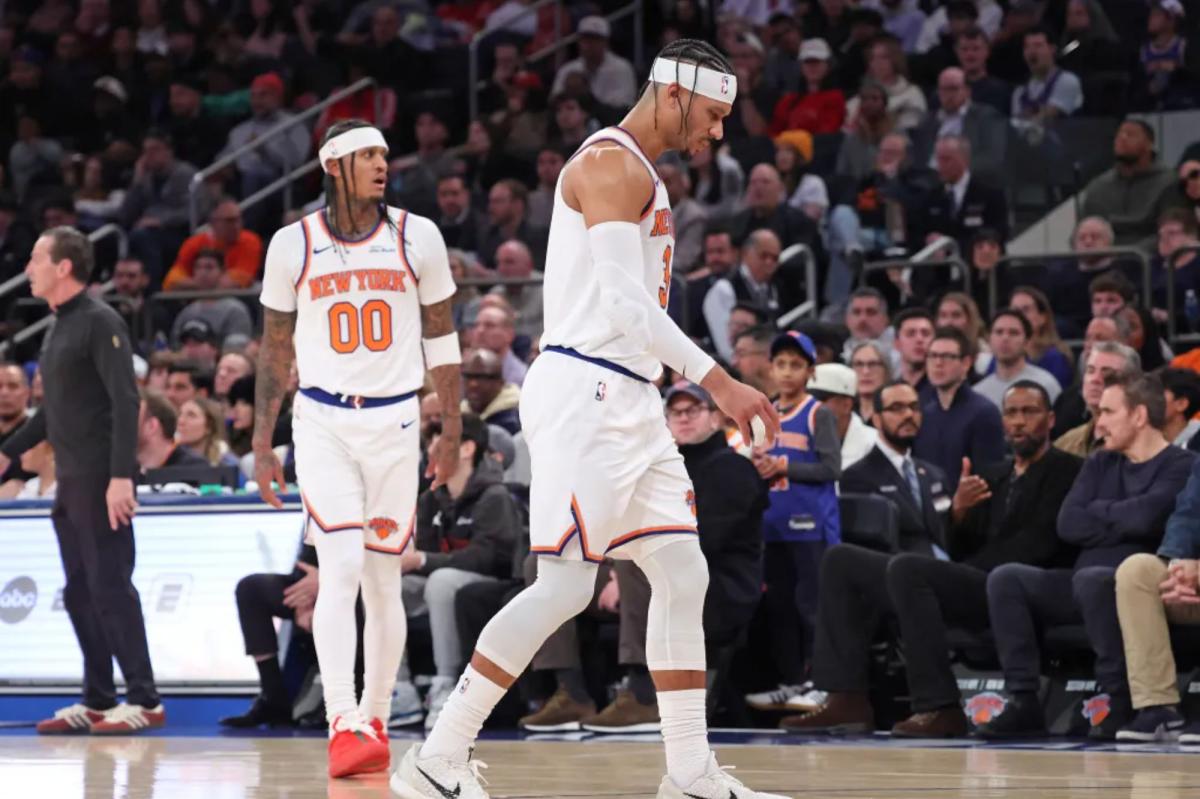 Josh Hart limps off with apparent ankle injury in latest Knicks worry