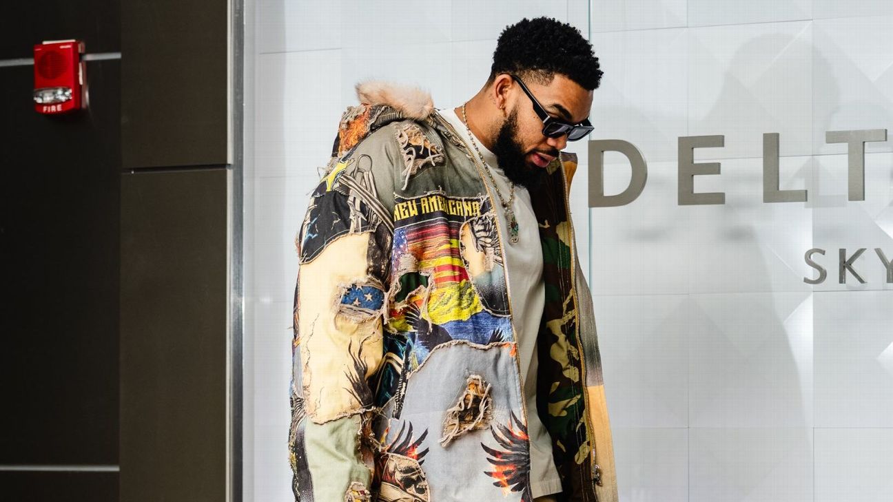 NBA Christmas Day: Towns, Hart top fashionable arrivals