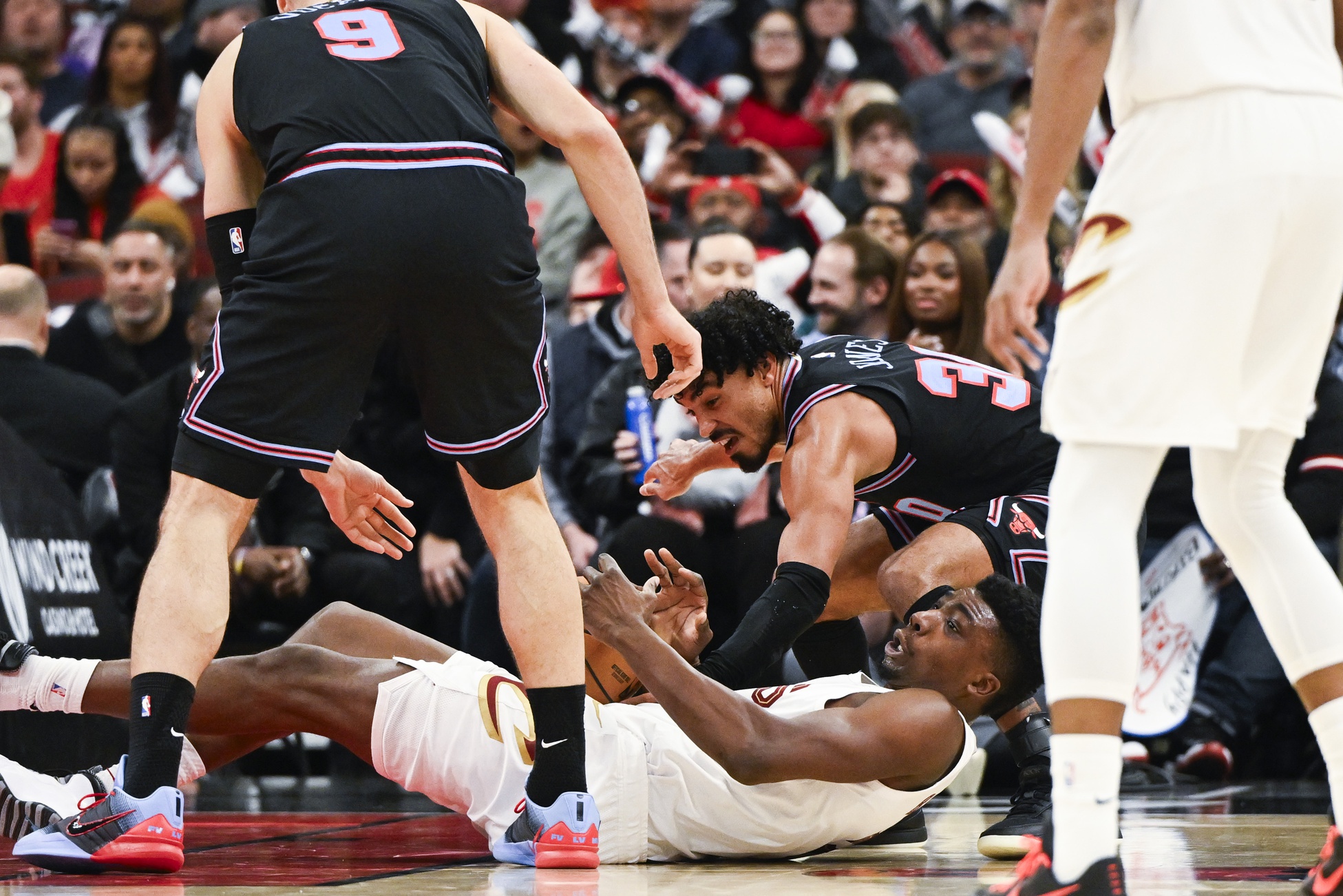 “He shoots the gap, he’s there”: Billy Donovan praises Tre Jones “disruptive” presence in Bulls win over Cavs