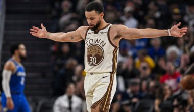 Curry's big second half carries Warriors past Magic 120-97